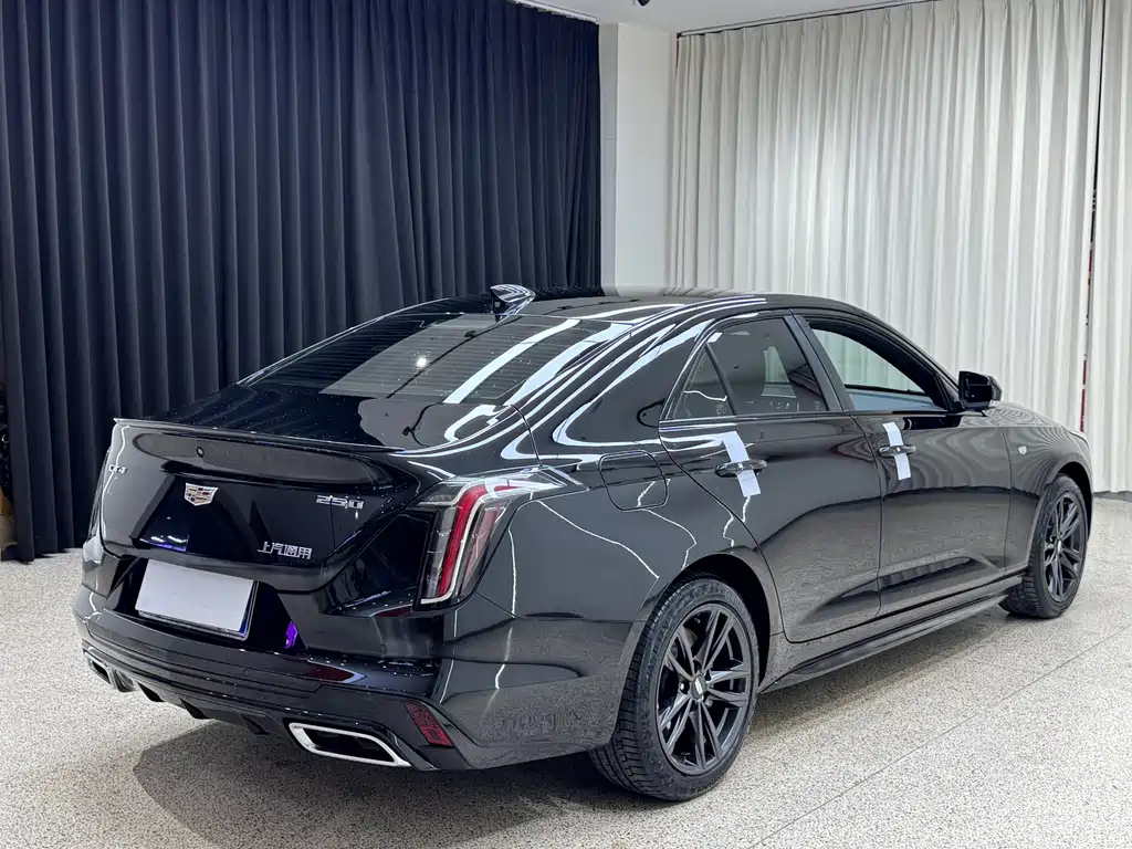 Cadillac CT4 — фото 26