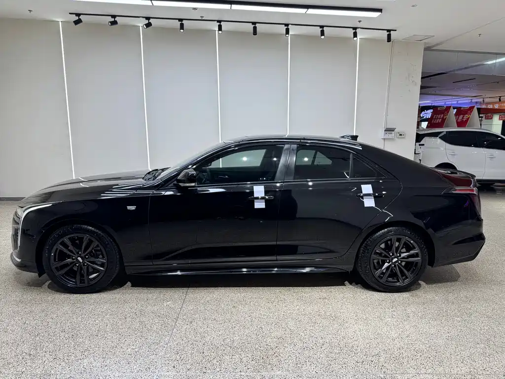 Cadillac CT4 — фото 27