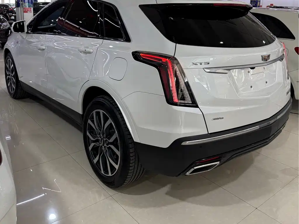 Cadillac XT5 — фото 9