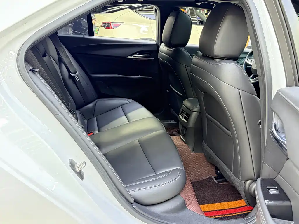 Cadillac CT4 — фото 11