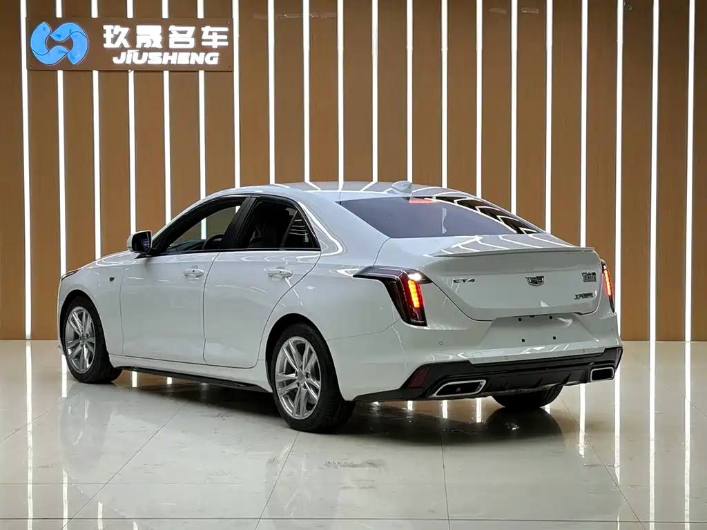 Cadillac CT4 — фото 14