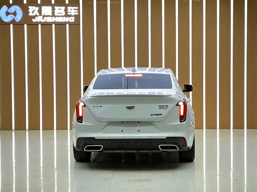 Cadillac CT4 — фото 15