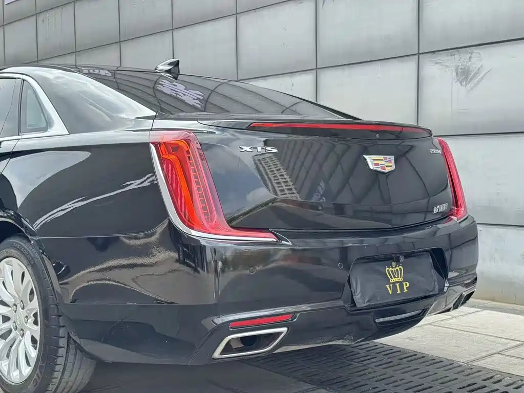 Cadillac XTS — фото 11