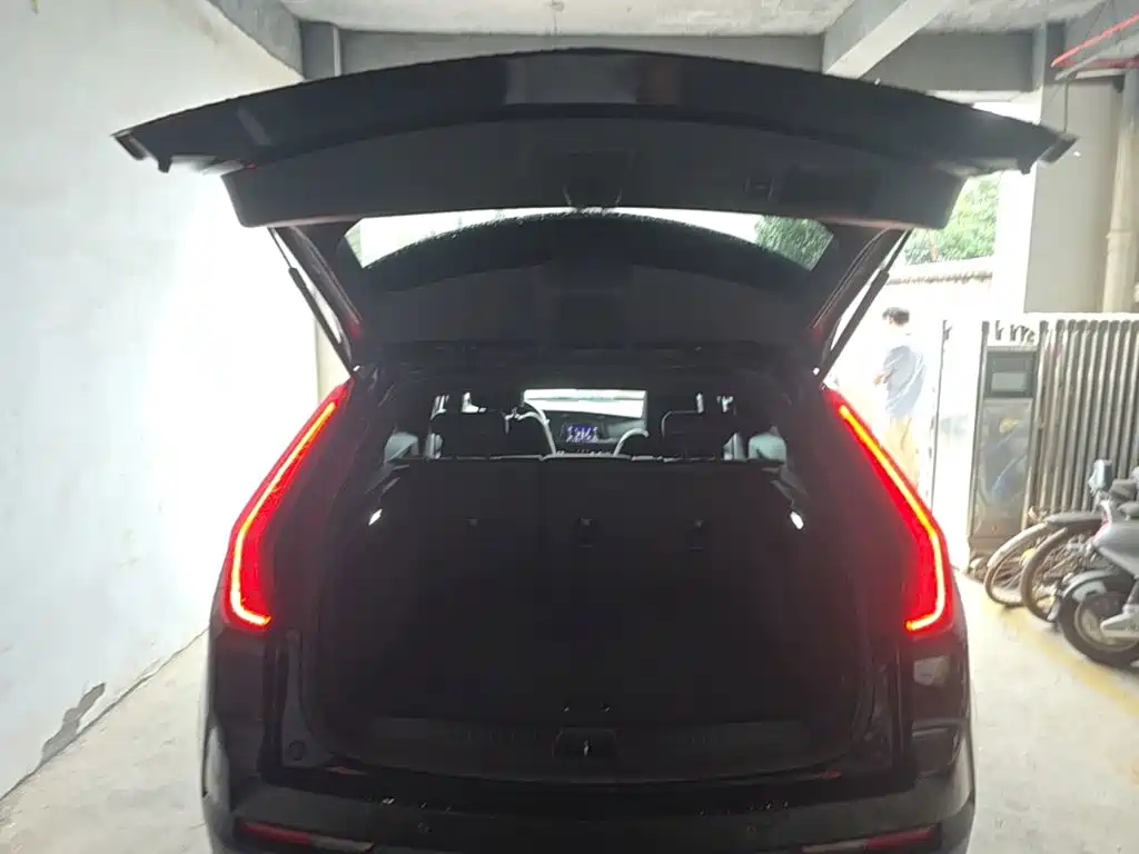 Cadillac XT4 — фото 19
