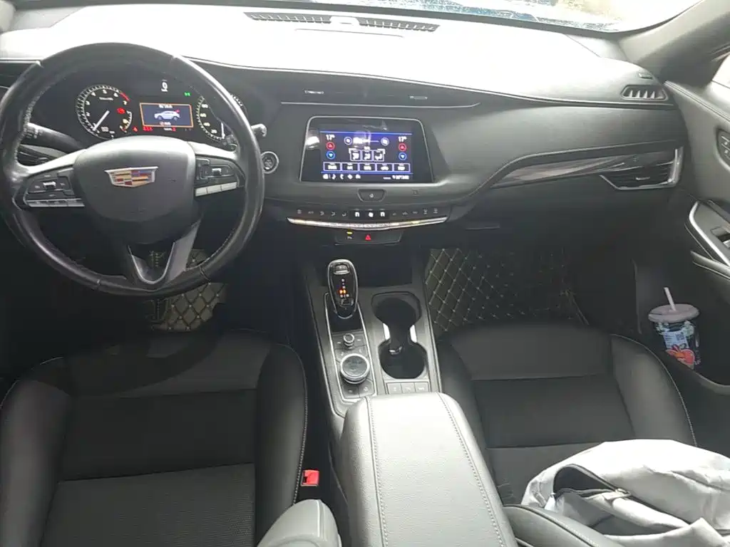 Cadillac XT4 — фото 10