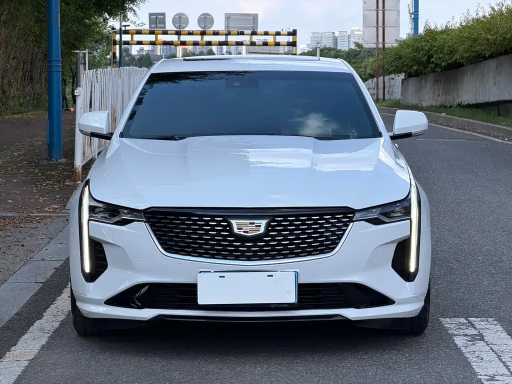 Cadillac CT4 — фото 2
