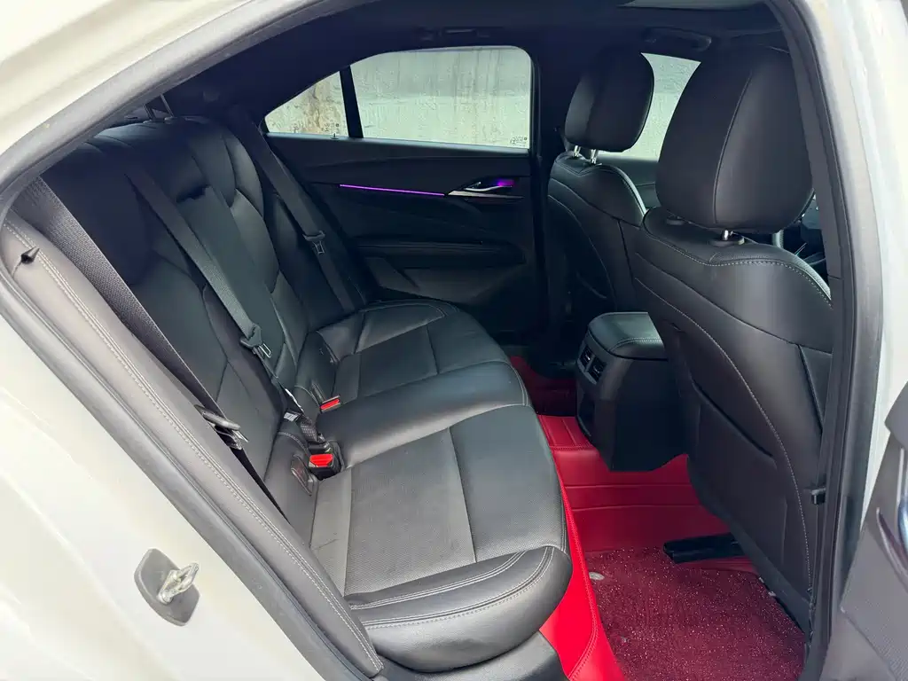 Cadillac CT4 — фото 13