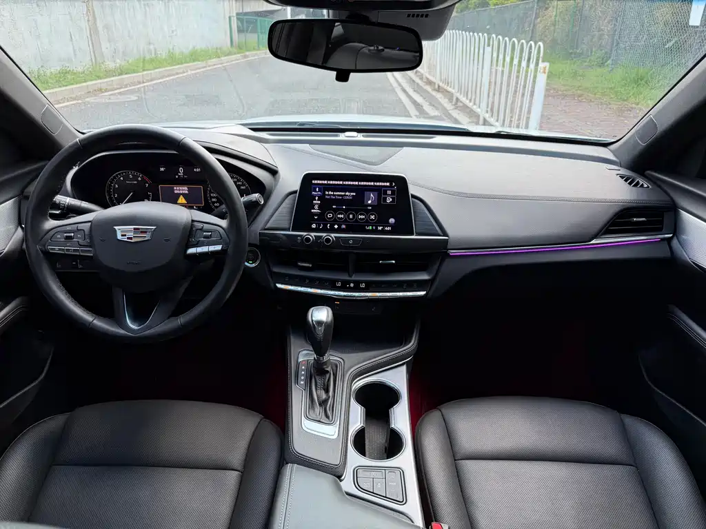 Cadillac CT4 — фото 14