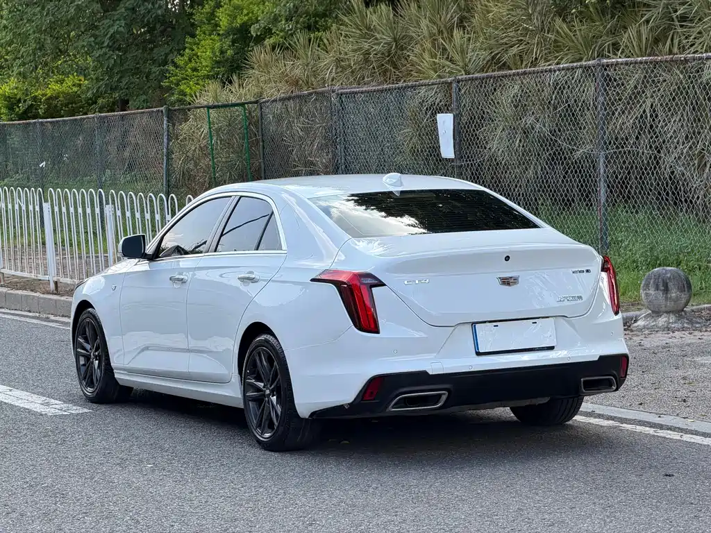 Cadillac CT4 — фото 8