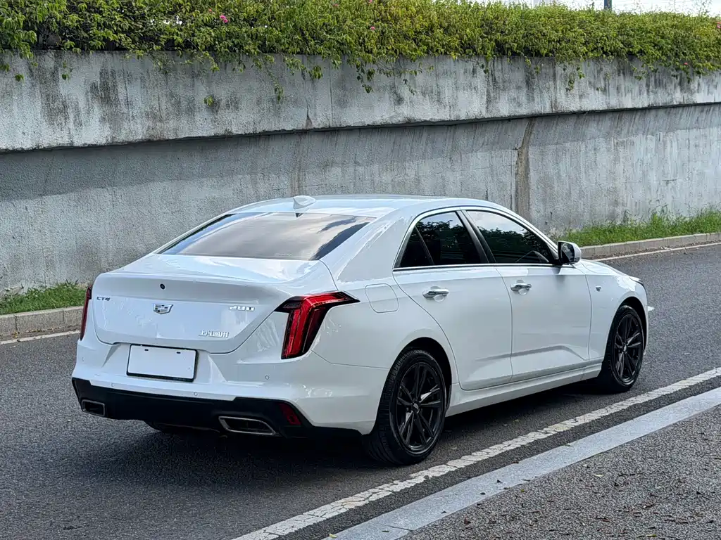 Cadillac CT4 — фото 9