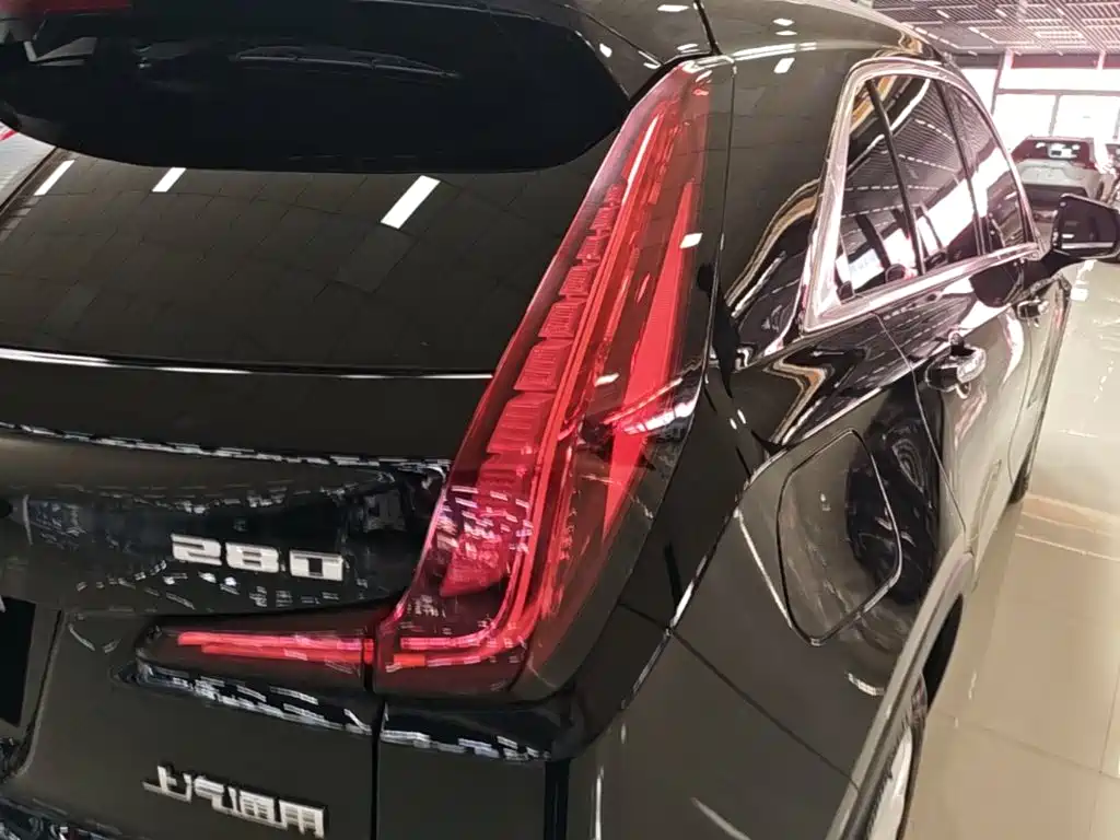 Cadillac XT4 — фото 8