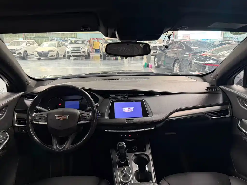 Cadillac XT4 — фото 8