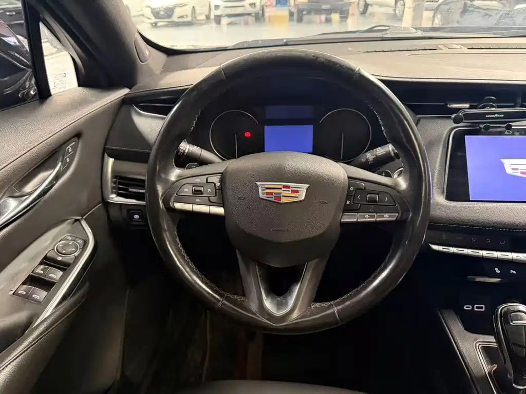 Cadillac XT4 — фото 9