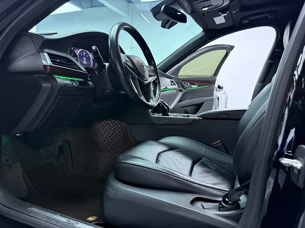 Cadillac CT6 — фото 11