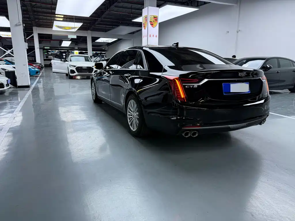 Cadillac CT6 — фото 17