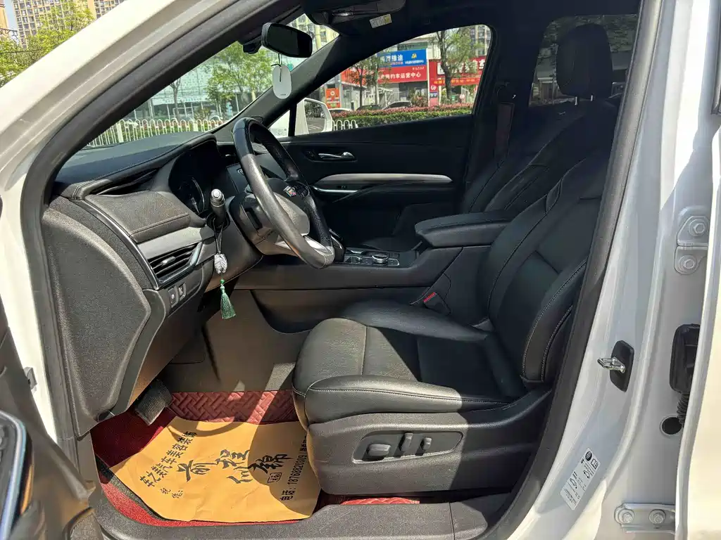 Cadillac XT4 — фото 6