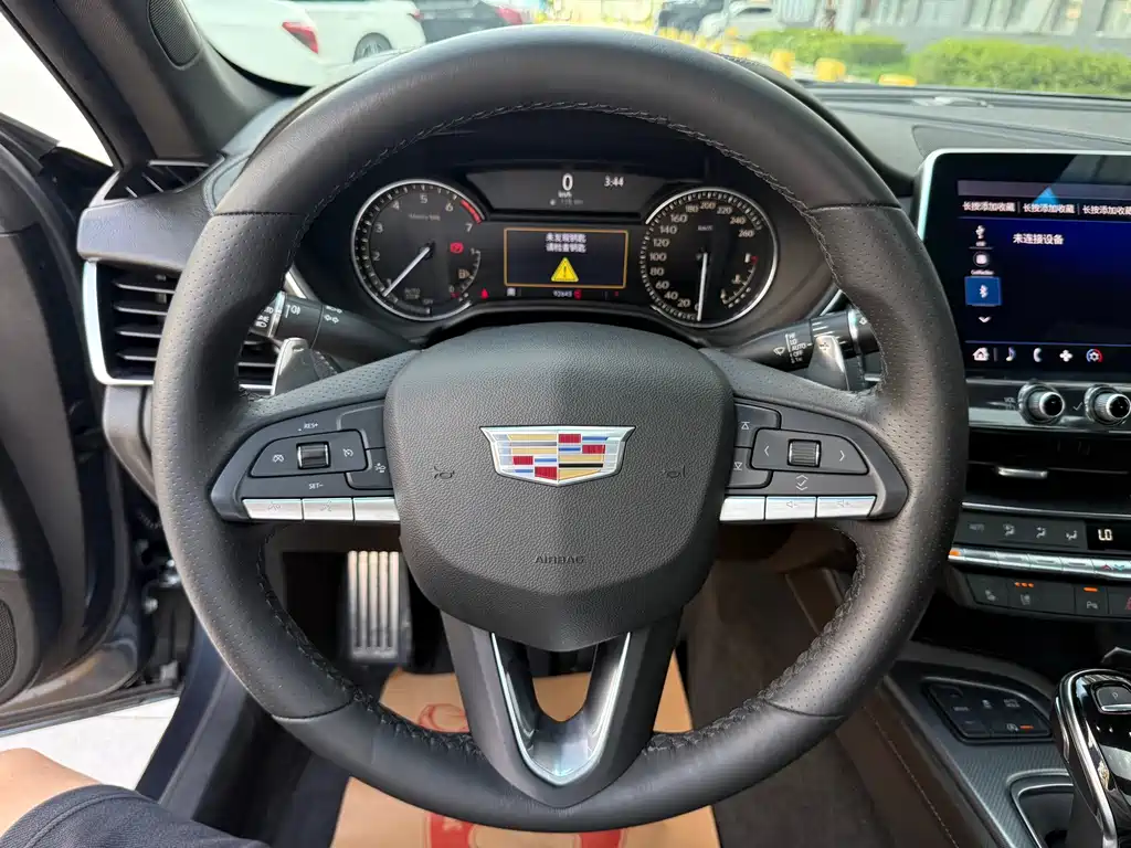 Cadillac CT5 — фото 14