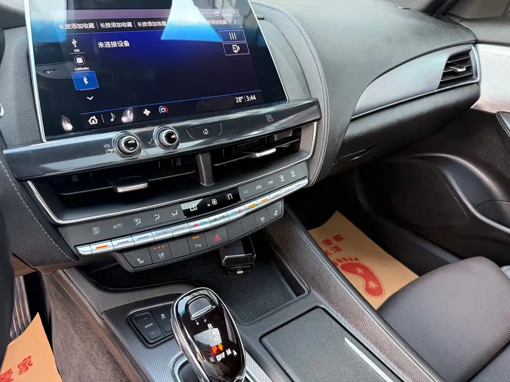 Cadillac CT5 — фото 15