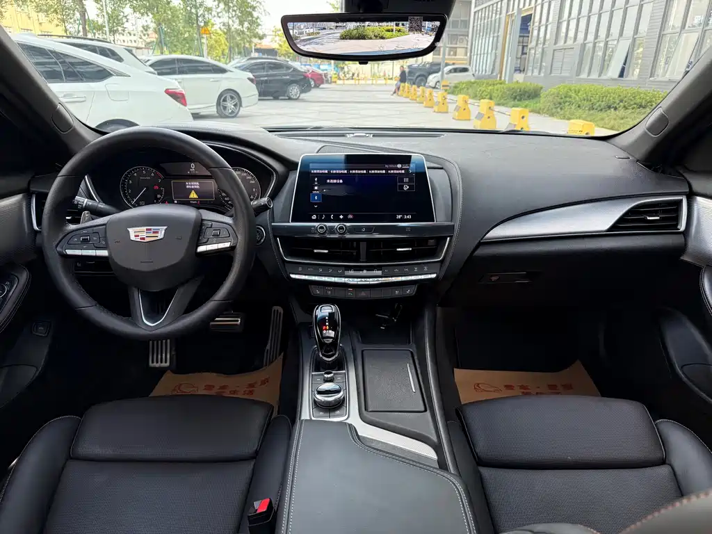 Cadillac CT5 — фото 7