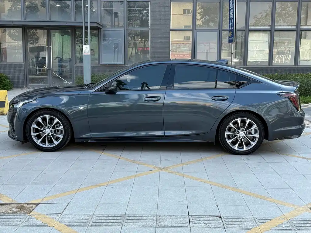 Cadillac CT5 — фото 10