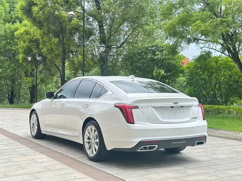 Cadillac CT5 — фото 8
