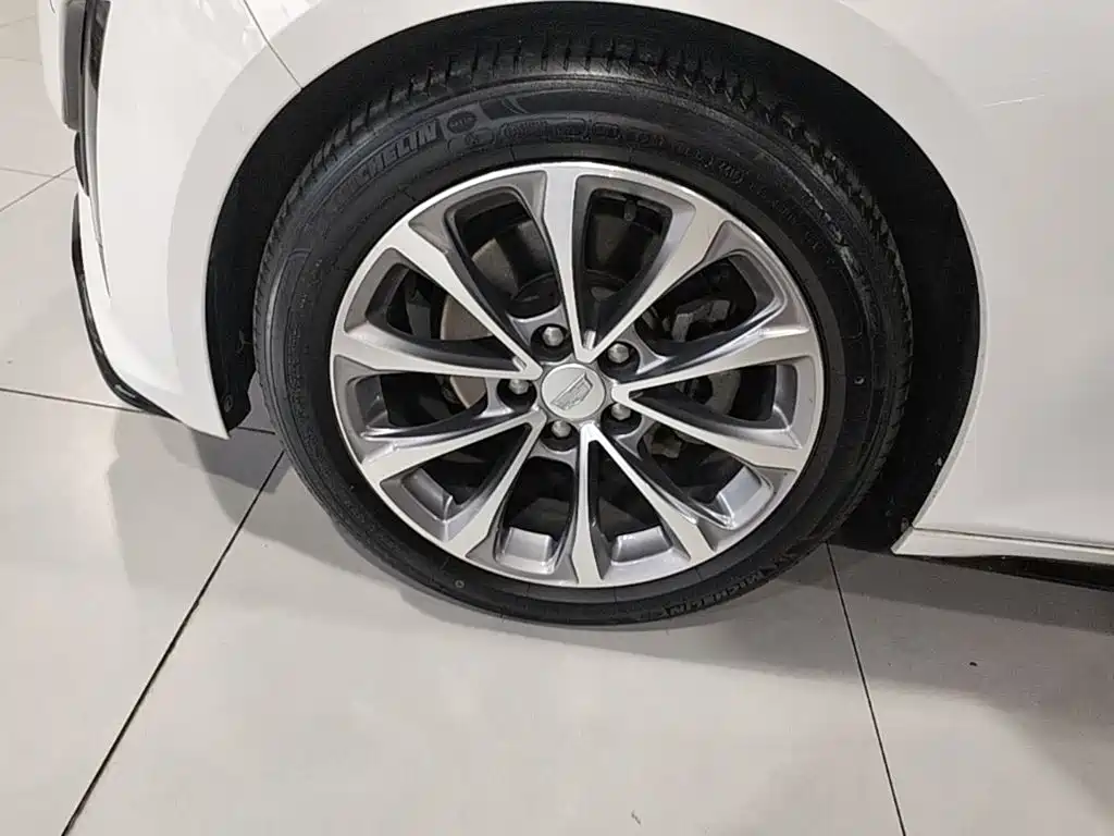 Cadillac CT5 — фото 23