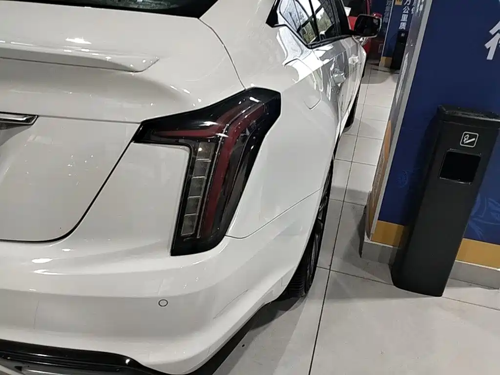 Cadillac CT5 — фото 8