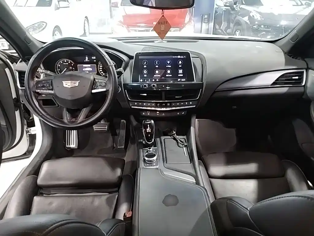 Cadillac CT5 — фото 10