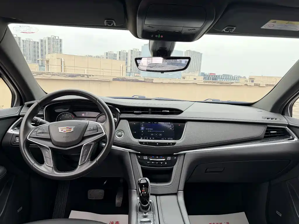 Cadillac XT5 — фото 11