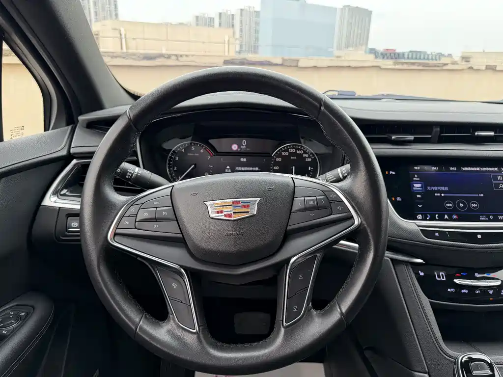 Cadillac XT5 — фото 13