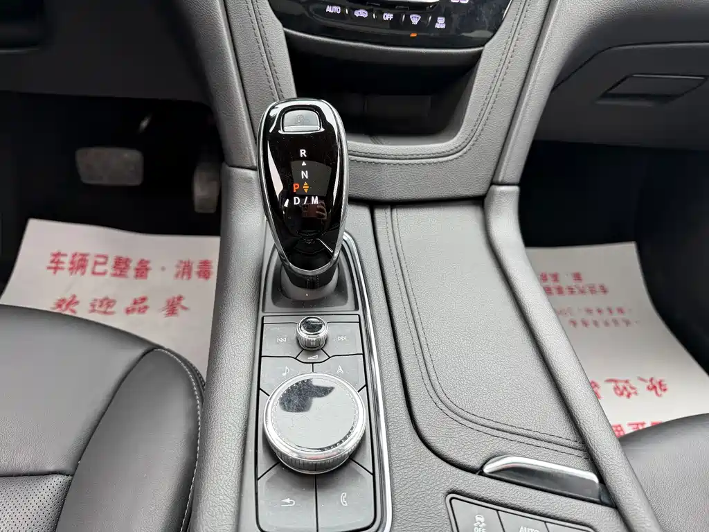 Cadillac XT5 — фото 15