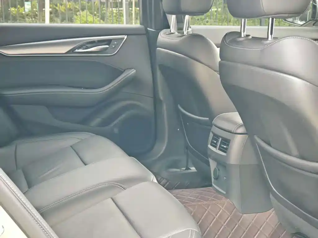 Cadillac CT5 — фото 9