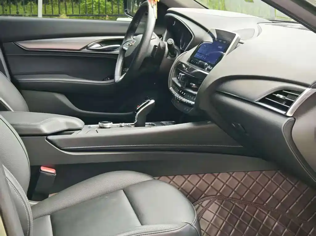 Cadillac CT5 — фото 10