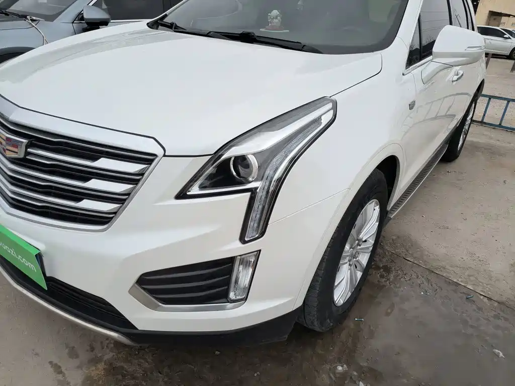Cadillac XT5 — фото 18