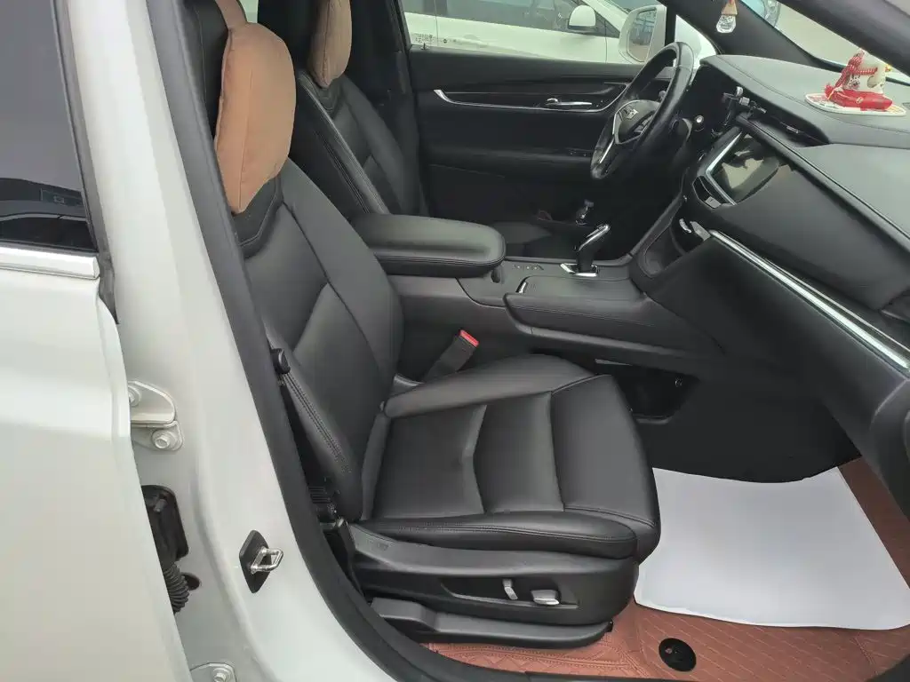 Cadillac XT5 — фото 19