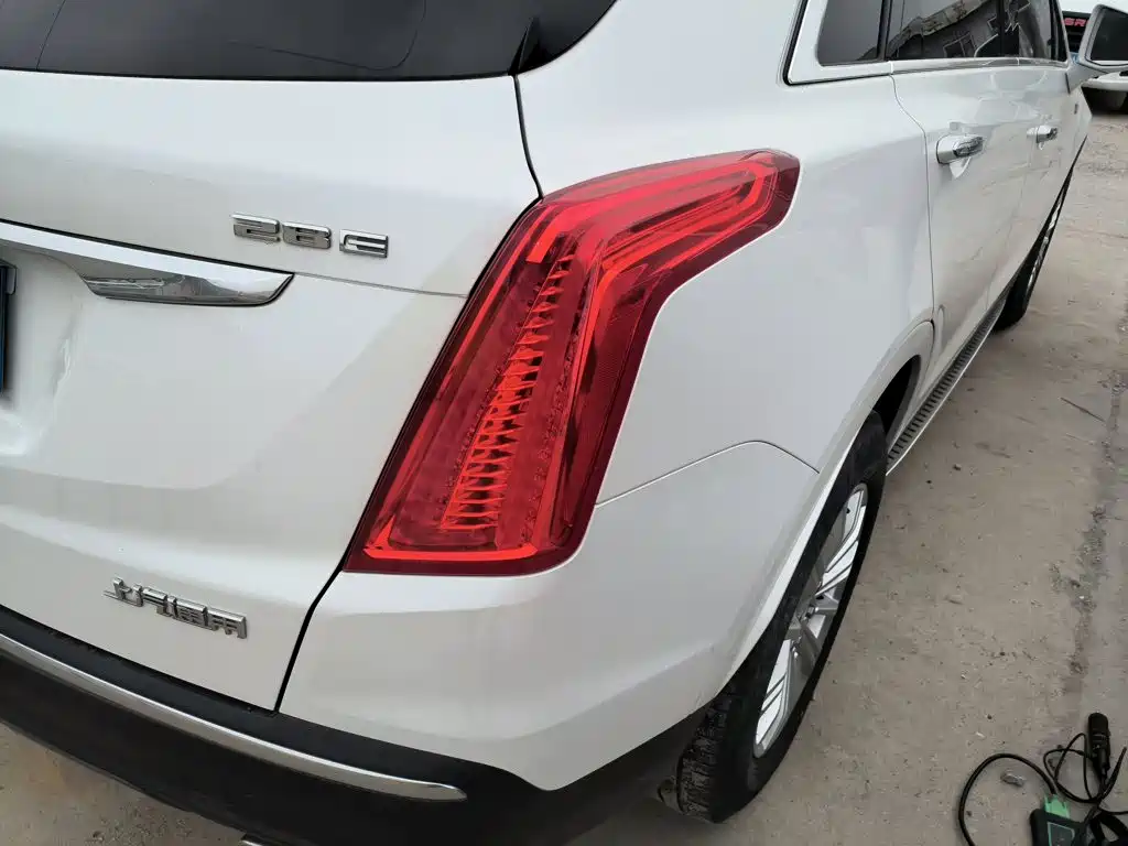 Cadillac XT5 — фото 24