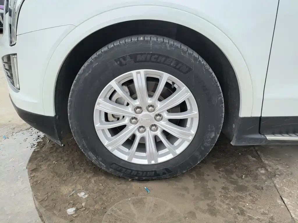 Cadillac XT5 — фото 25