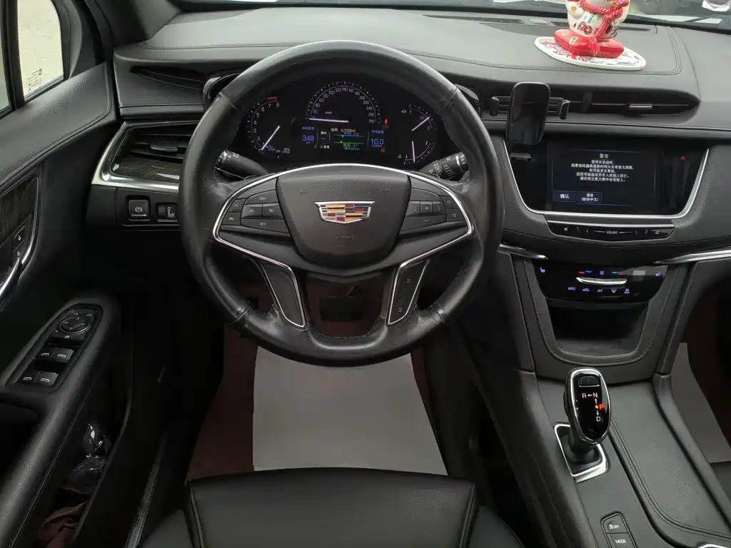 Cadillac XT5 — фото 7