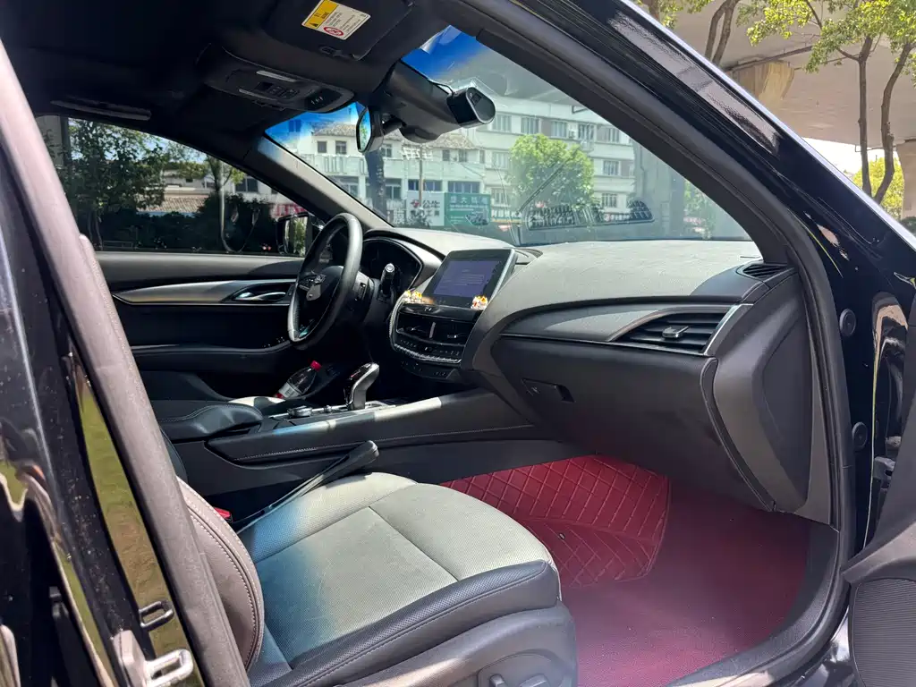 Cadillac CT5 — фото 11