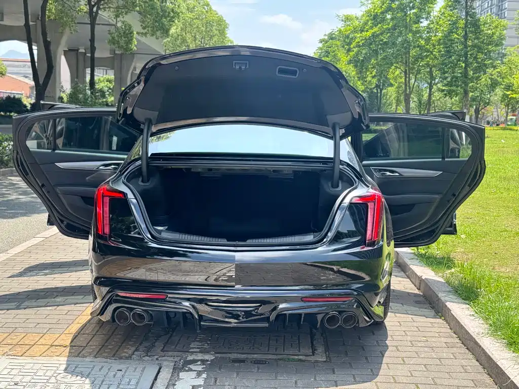 Cadillac CT5 — фото 14