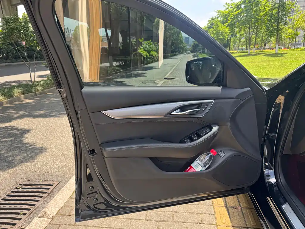 Cadillac CT5 — фото 6