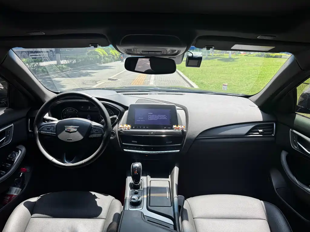 Cadillac CT5 — фото 7