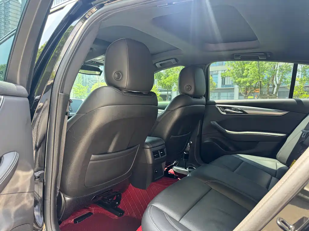 Cadillac CT5 — фото 8