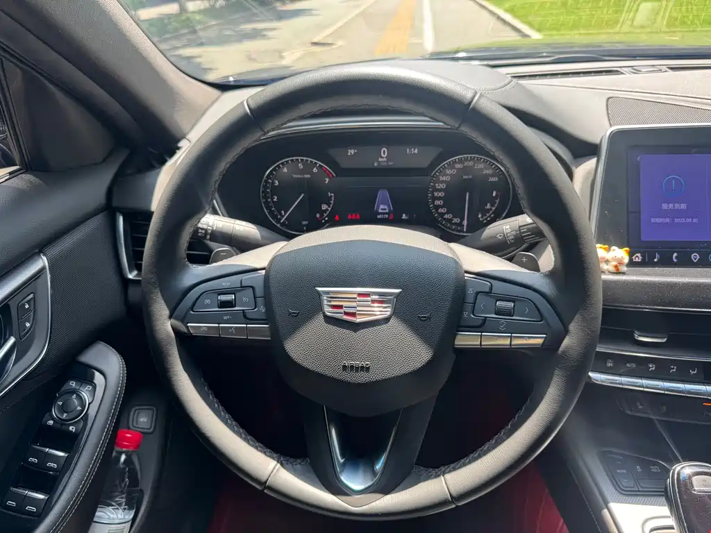 Cadillac CT5 — фото 9