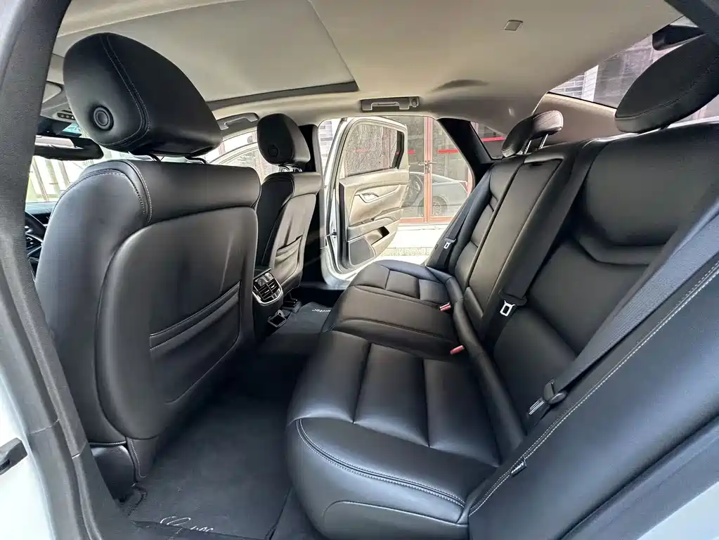Cadillac XTS — фото 10