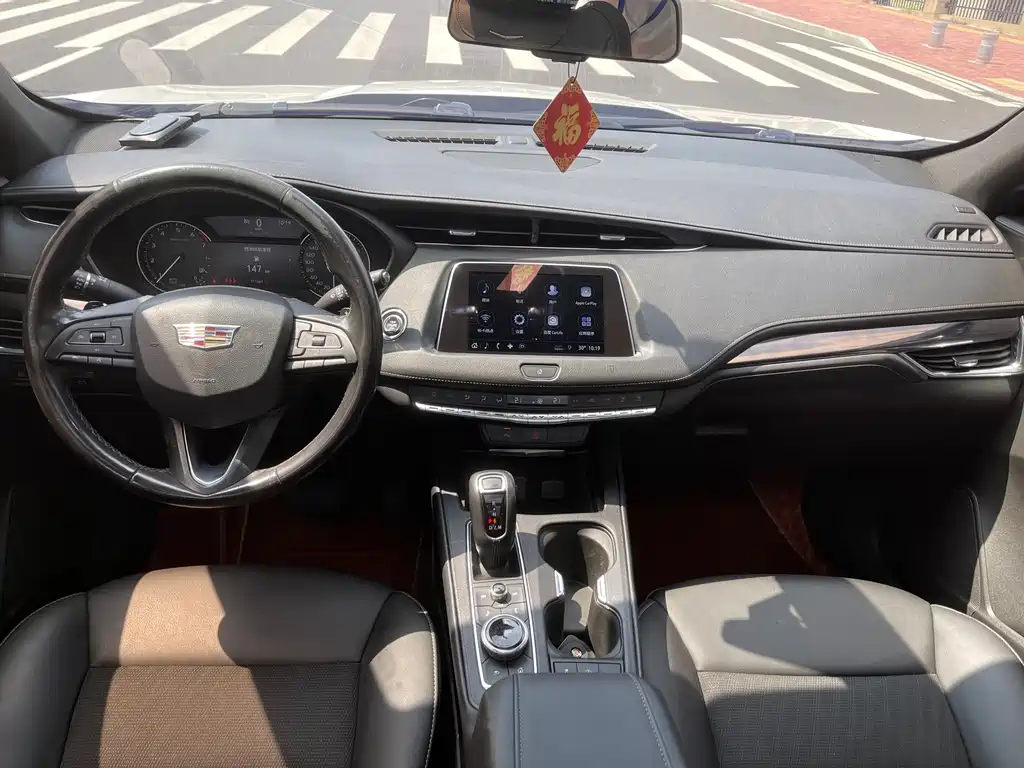 Cadillac XT4 — фото 6