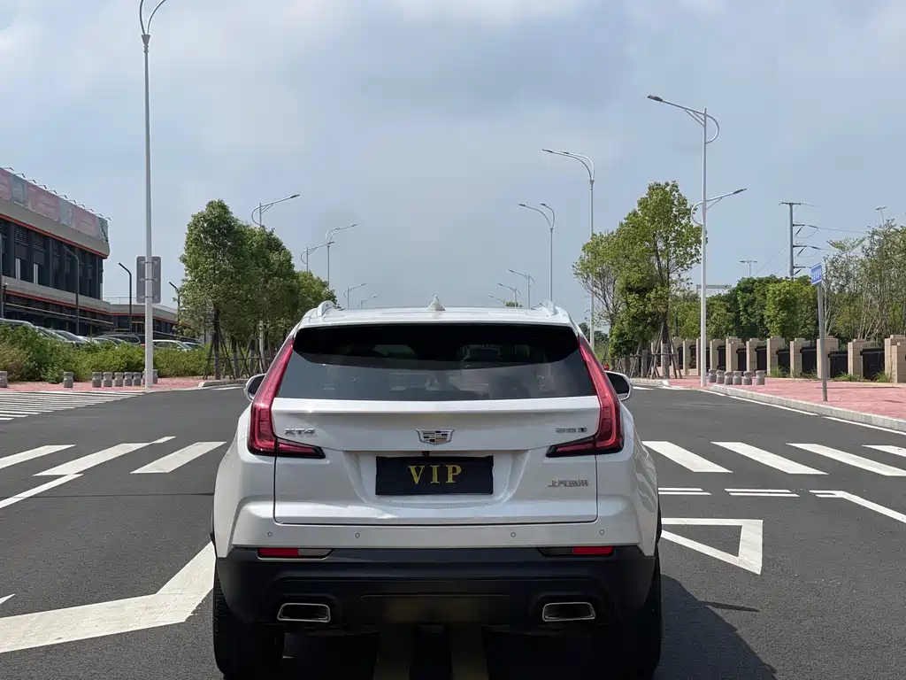 Cadillac XT4 — фото 8
