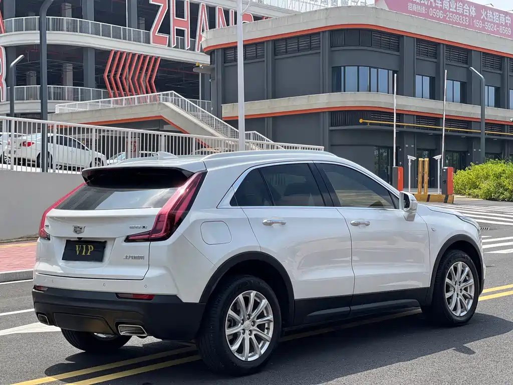 Cadillac XT4 — фото 9