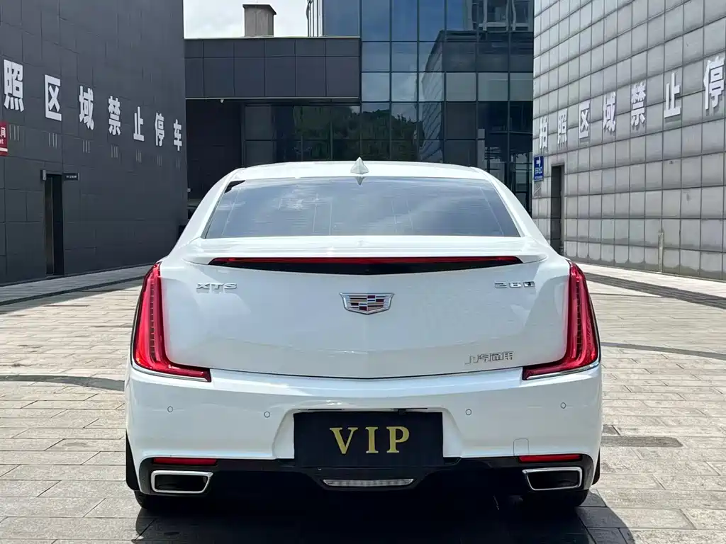 Cadillac XTS — фото 5