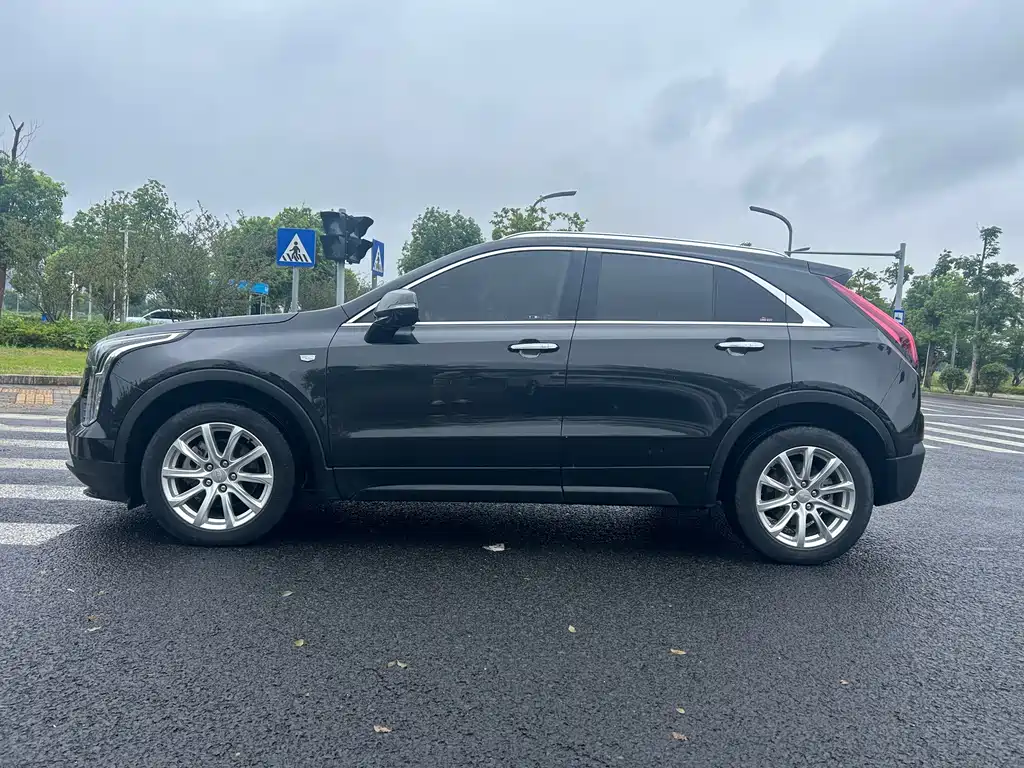 Cadillac XT4 — фото 3